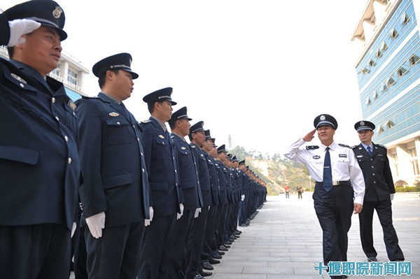 学校要闻 正文 陈顺国副局长致辞 仪式结束后,又在我院召开了十堰市